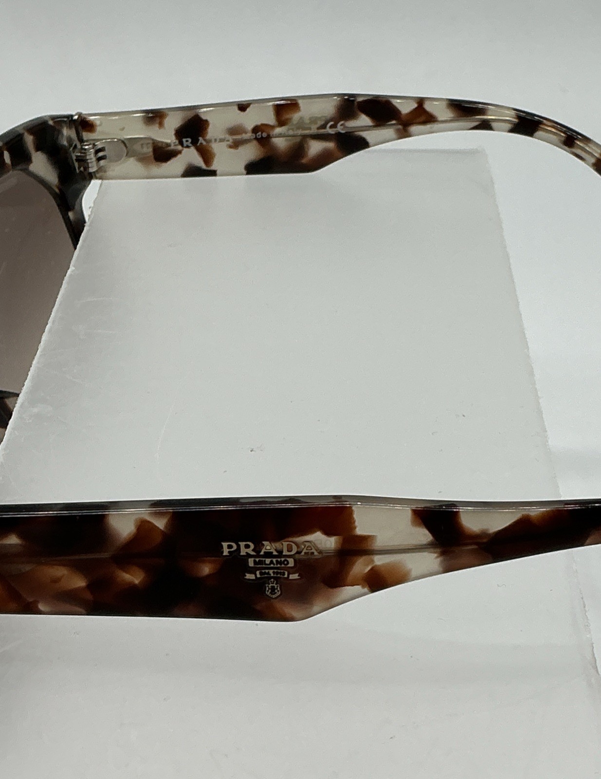 Prada SPR 10R‑F Marble Brown Tortoise Sunglasses 57‑19-140 with Case & Box