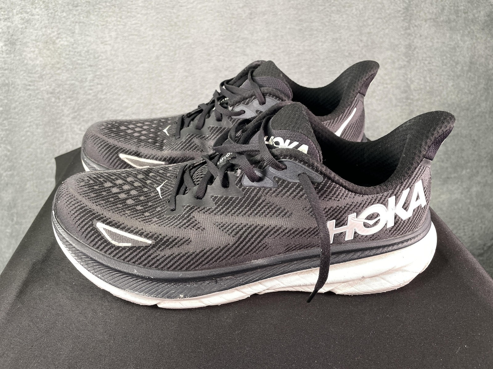 Hoka One One Clifton 9 Shoes Mens Size 11.5 Black Running Sneakers 1127895 BWHT