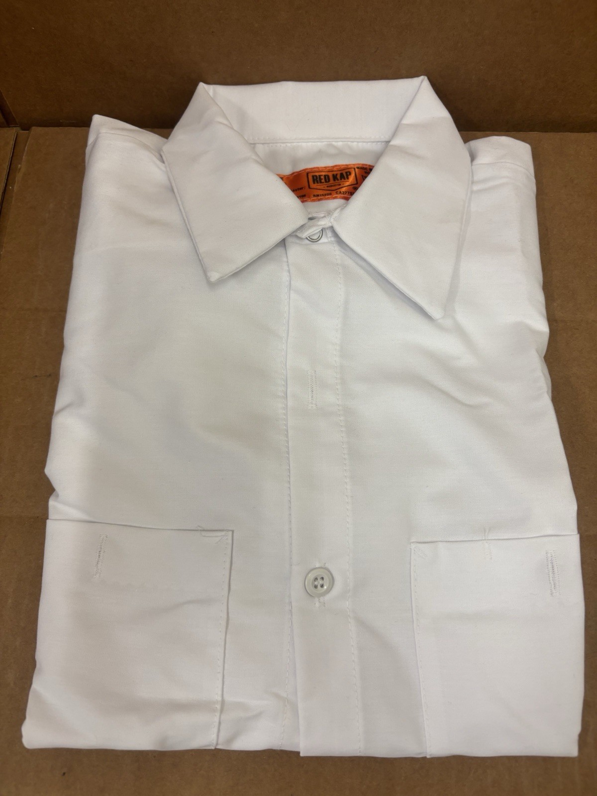 Red Kap Medium White Short-Sleeve Button-Up Shirt SP24WH5