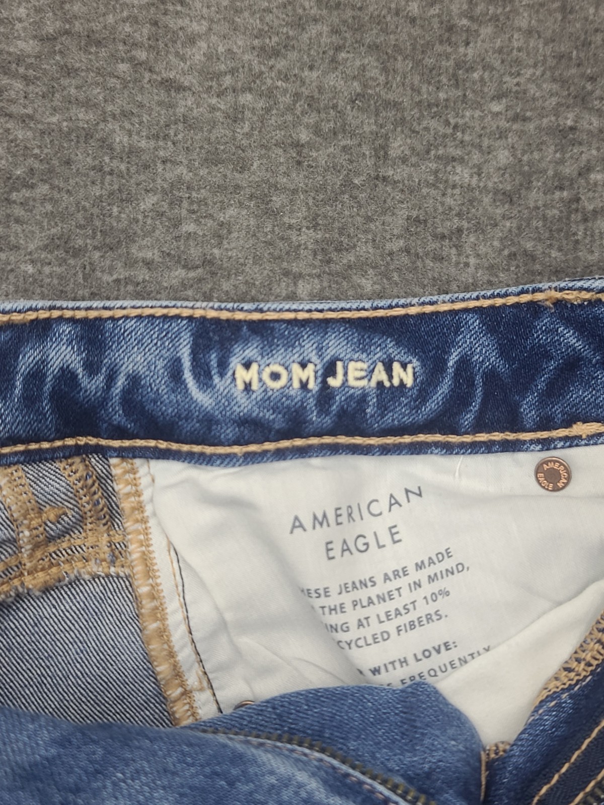 American Eagle Strigid Mom Jeans 6 28W Bright Star High Rise Destructed NWT
