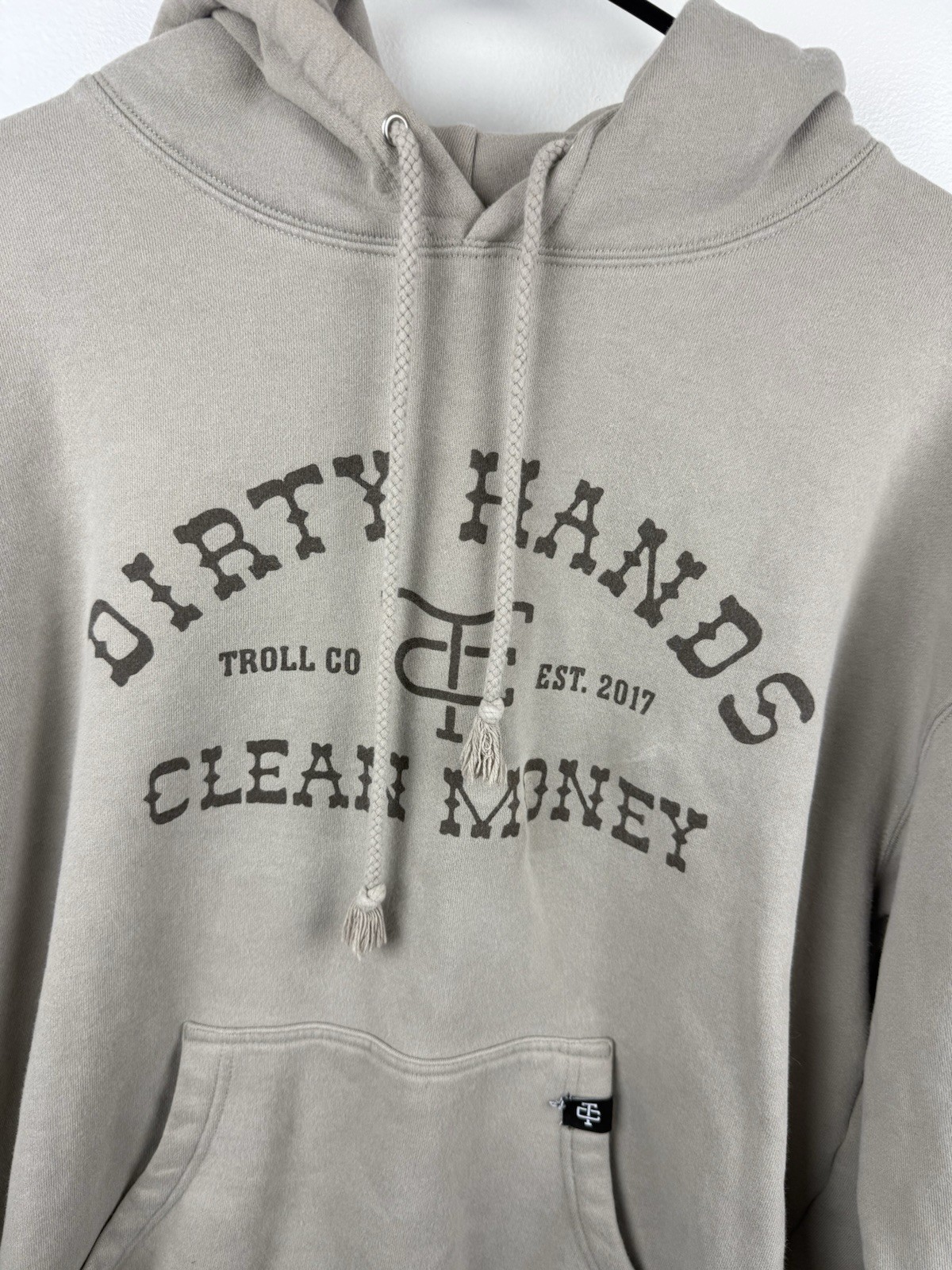 Troll Co Hoodie Mens Large Beige Pullover Fleece Sweatshirt Dirty Hands Graphic