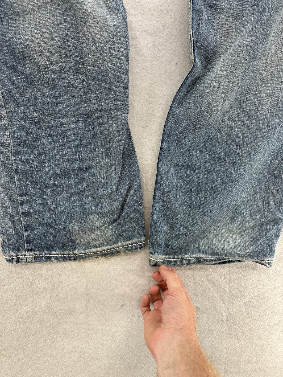 Buckle BKE Derek Straight Jeans Mens 38×34 Blue Wash Relaxed Distressed Denim
