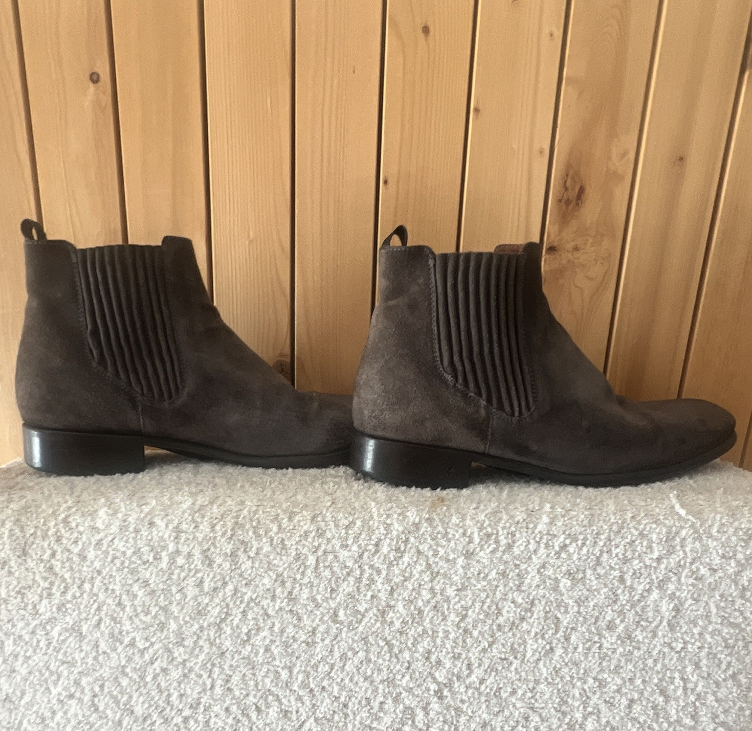 John Varvatos Men’s Gray Suede Chelsea Ankle Boots Slip-On Round Toe 9.5