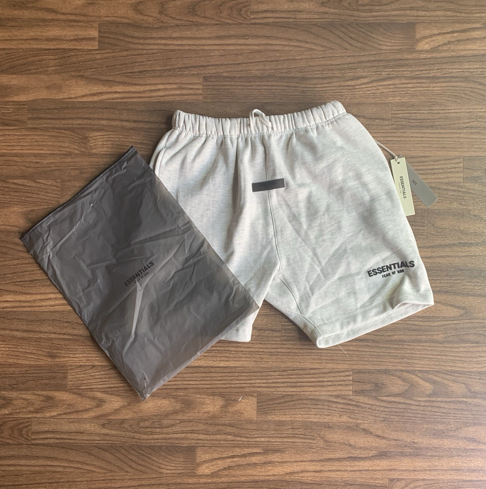 Essentials Fear of God Men’s Gray Sweat Shorts M Pockets Drawstring Logo NWT
