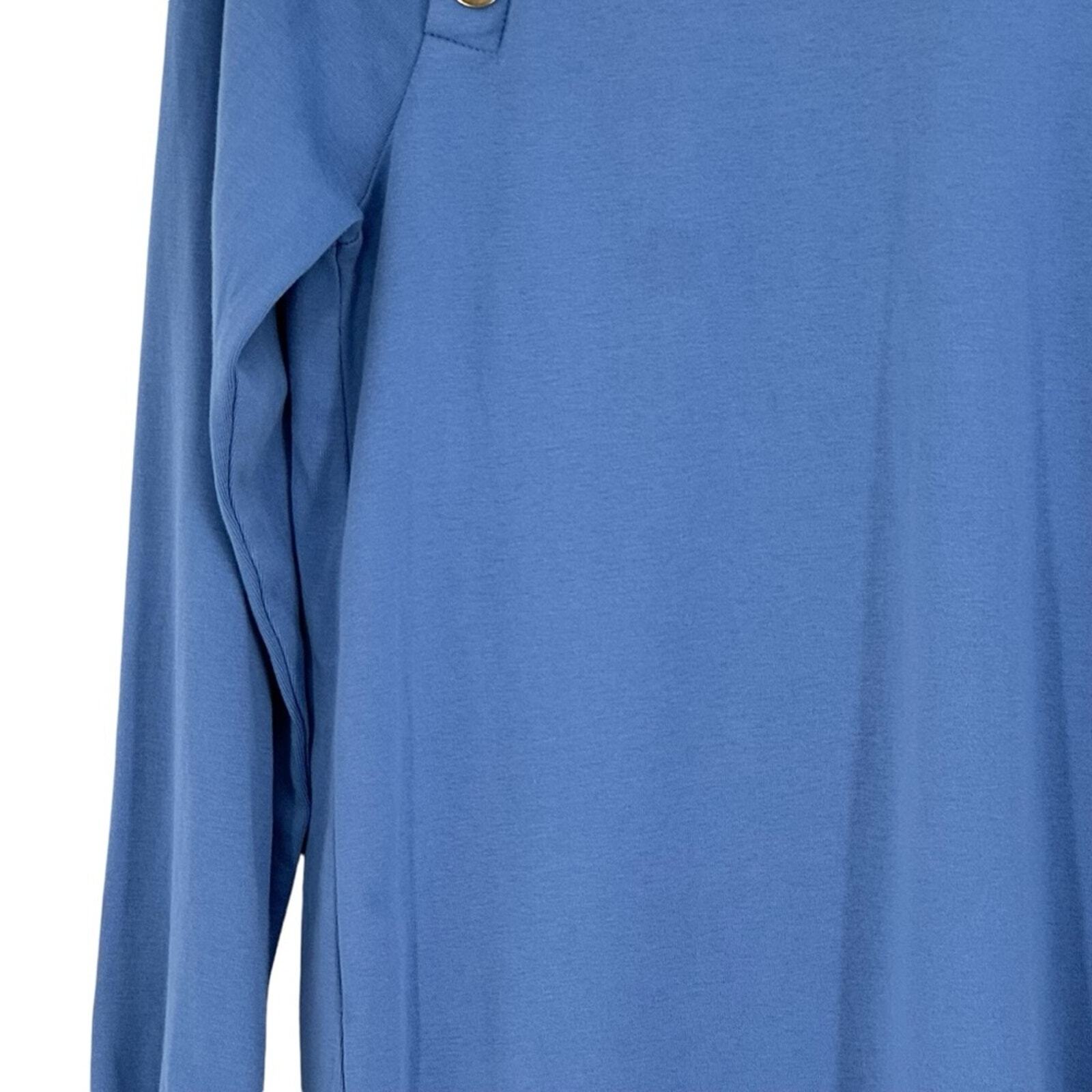 Chico’s Size 1 (Reg 8) Medium Blue Pima Cotton Long Sleeve Top w Gold “Buttons”