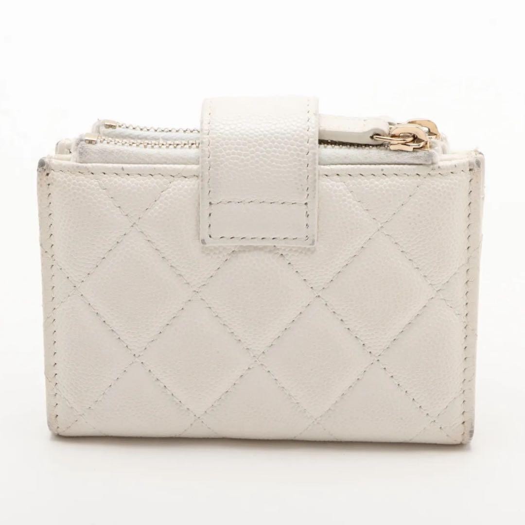 Excellent Condition Chanel Matelass Two Fold Fragment Case White