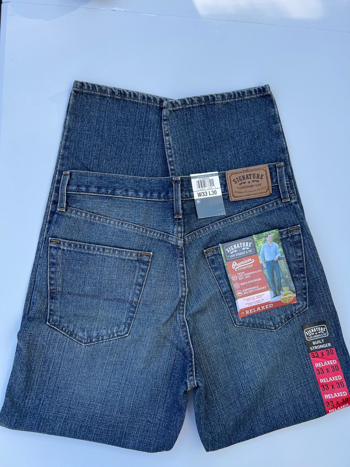 33×30 Signature by Levi Strauss Men’s Relaxed Fit Dark Indigo Jeans