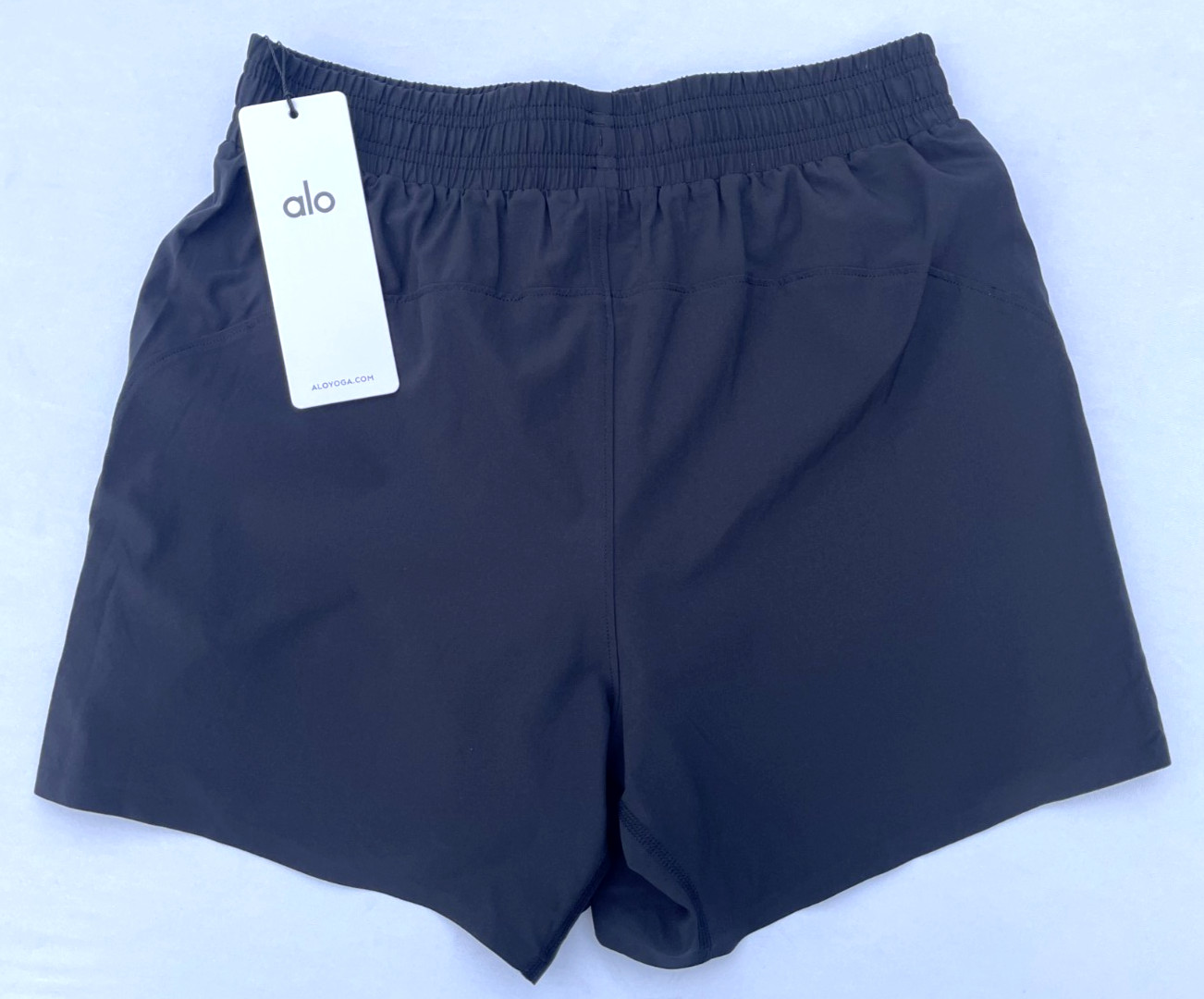 NWT – ALO Yoga 5″ Adapt Running Shorts – M6141R – S Small – BLACK