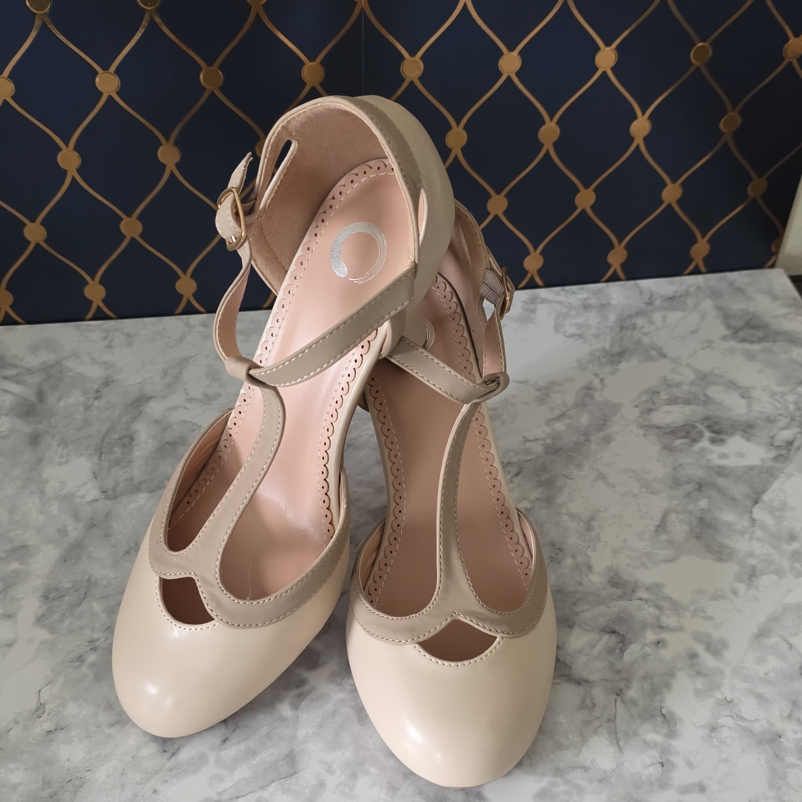 Journee Collection Beige Faux Leather T-Strap Buckle Round Toe Heel 8.5 W