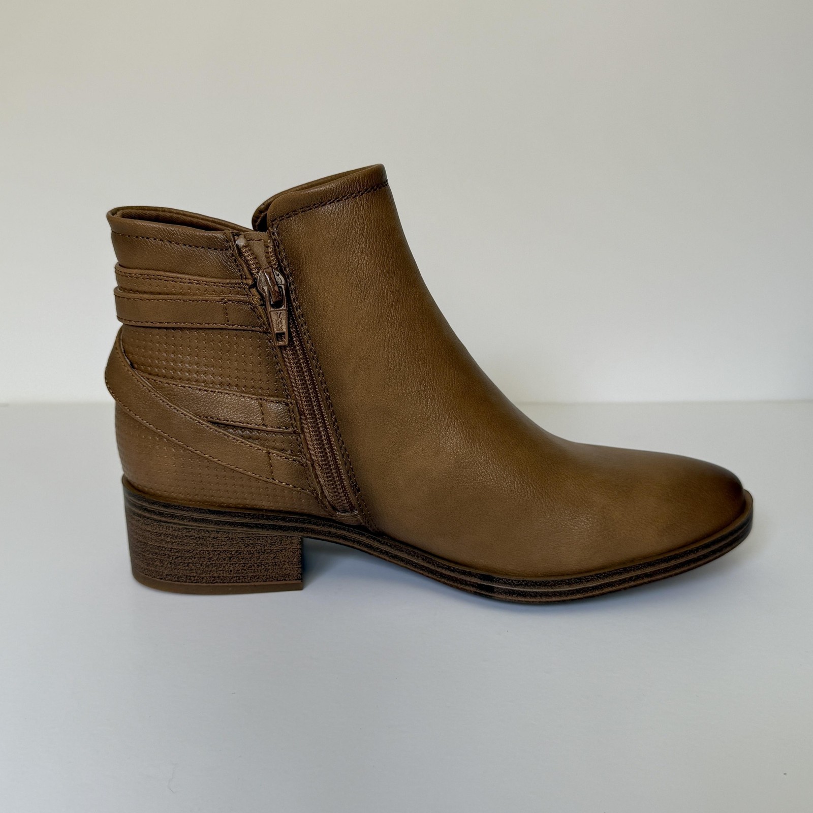 Baretraps Mackenzie Boots Womens Size 6.5 Salted Caramel Ankle Buckle BT30016