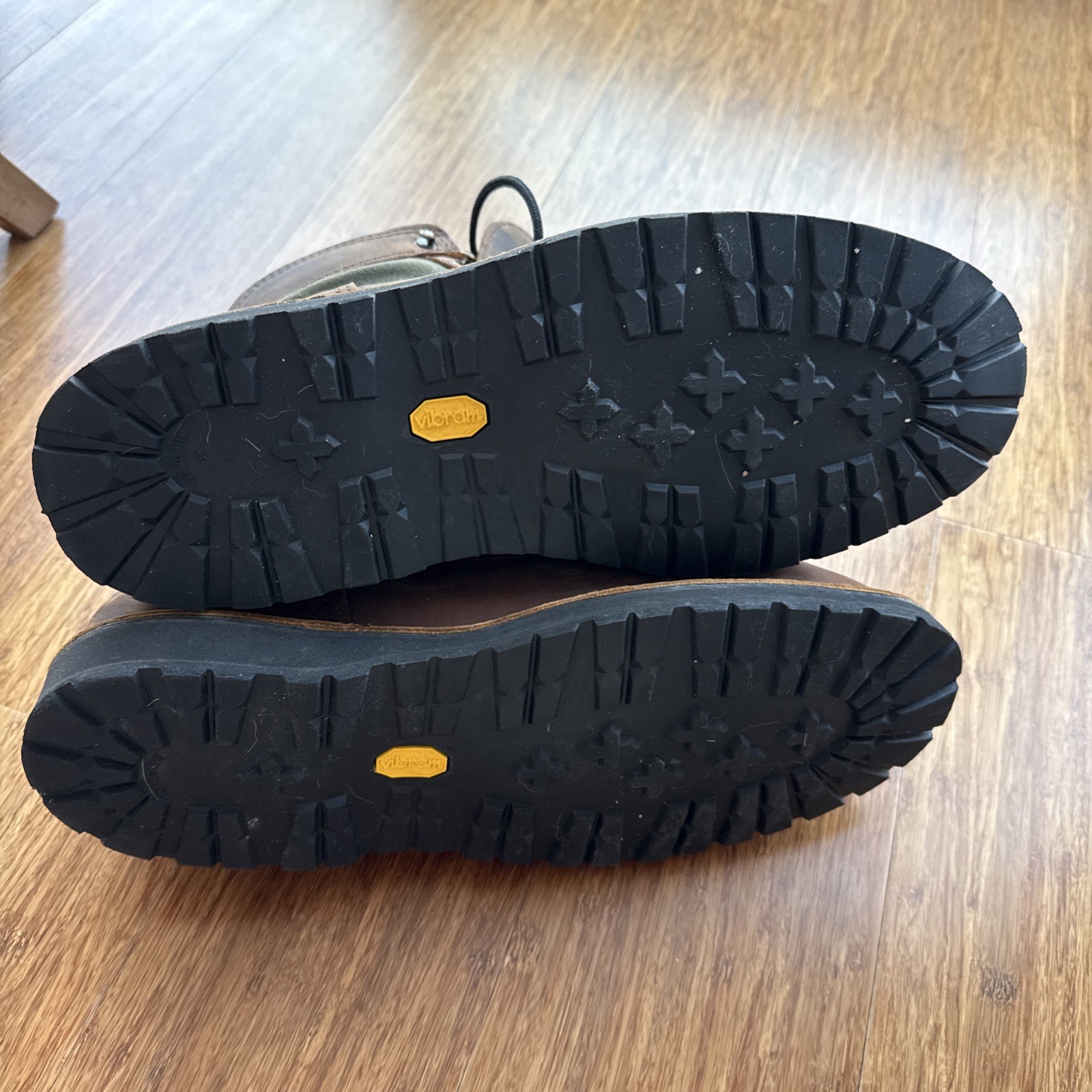 Danner Ridge Men’s Boots Size 11.5. Gore-tex. Made In USA. Vibram Sole.