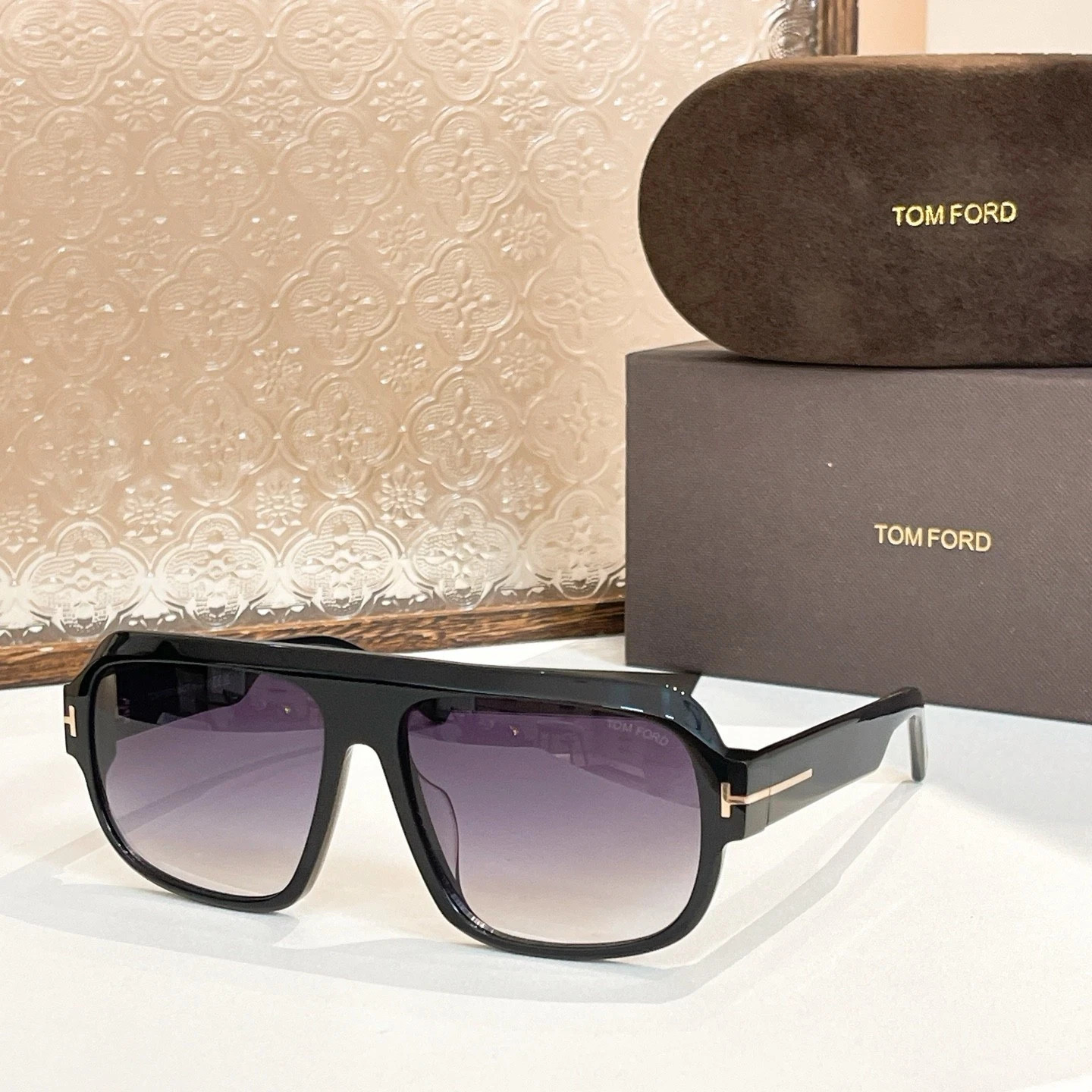 Tom Ford Turner FT1101 Unisex Sunglasses Black Frame Gradient Gray Lens 58-15
