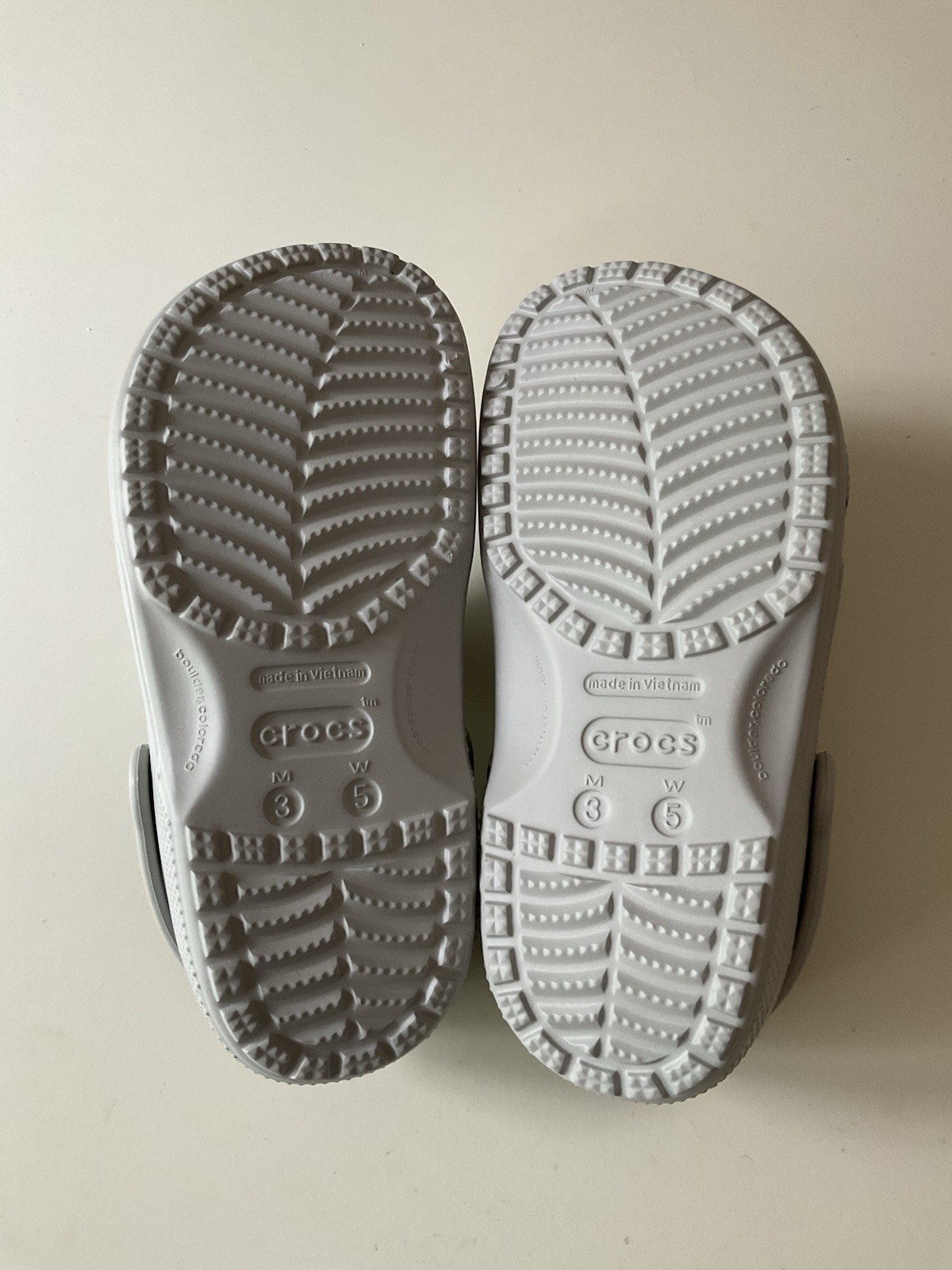 NWOT Crocs Atmosphere Gray Sandals Sz M3 W5 M 3 W 5 Light Grey