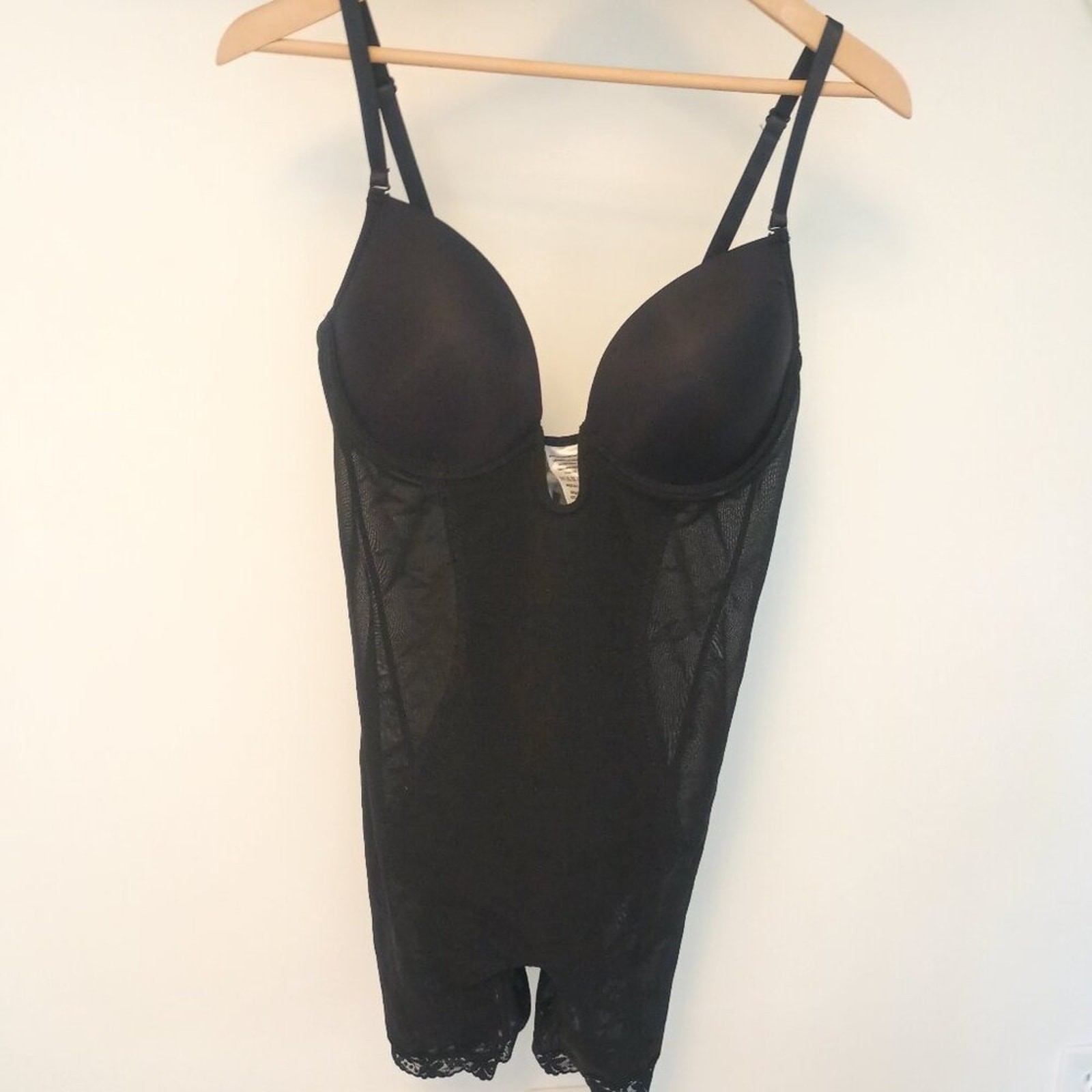 NWOT Shaperin Women’s XL Backless Shapewear with removable straps + clear straps
