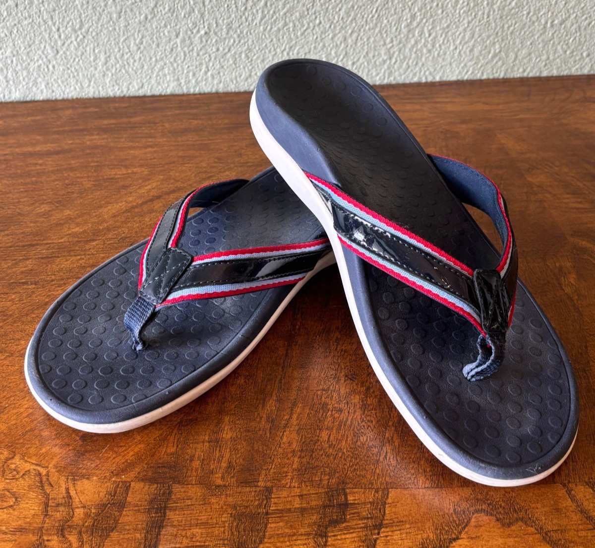 Womens Vionic Tide Sport Flip Flop Sandal Size 9 – Navy with Red Stripe
