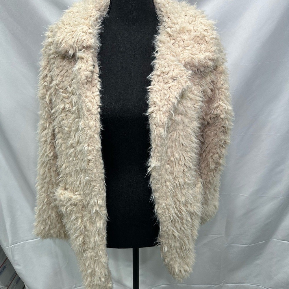 Ambiance Outerwear Women’s Medium Faux Fur Shaggy Jacket Cream Beige Open Front