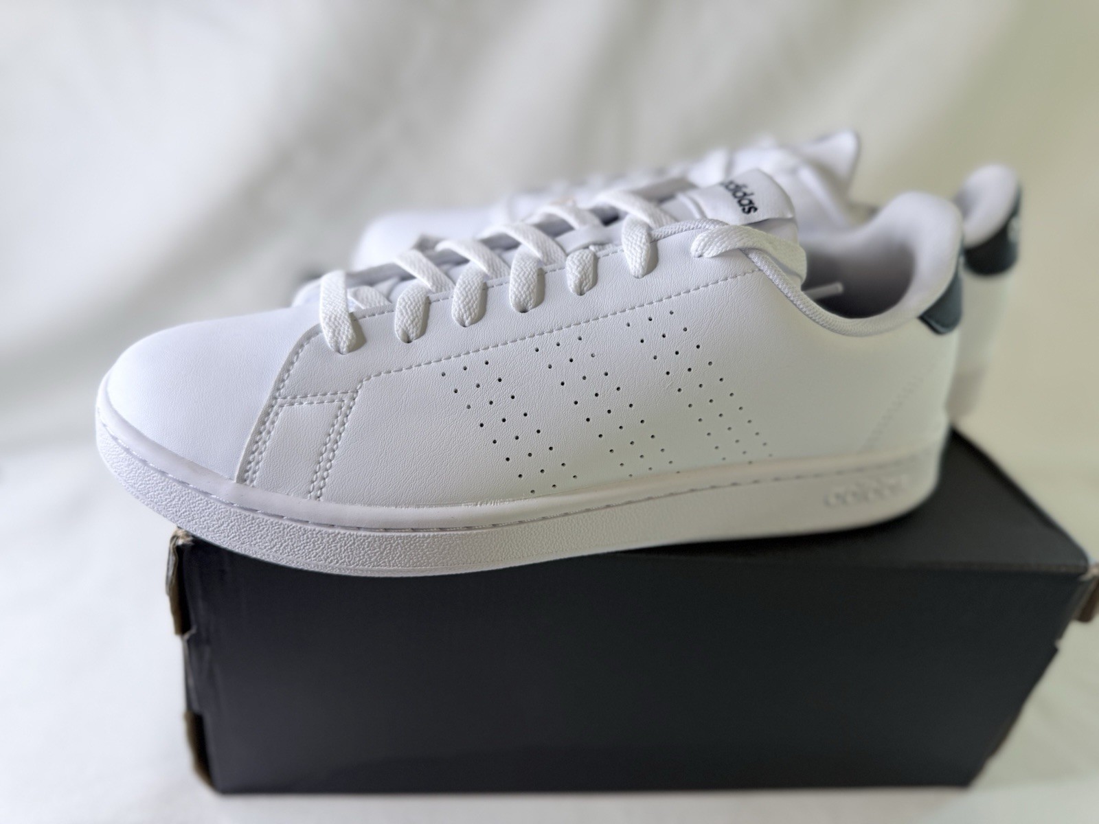 Adidas Advantage Men’s Low-Top Leather Lace-Up Sneaker White/Black GZ5299 NIB