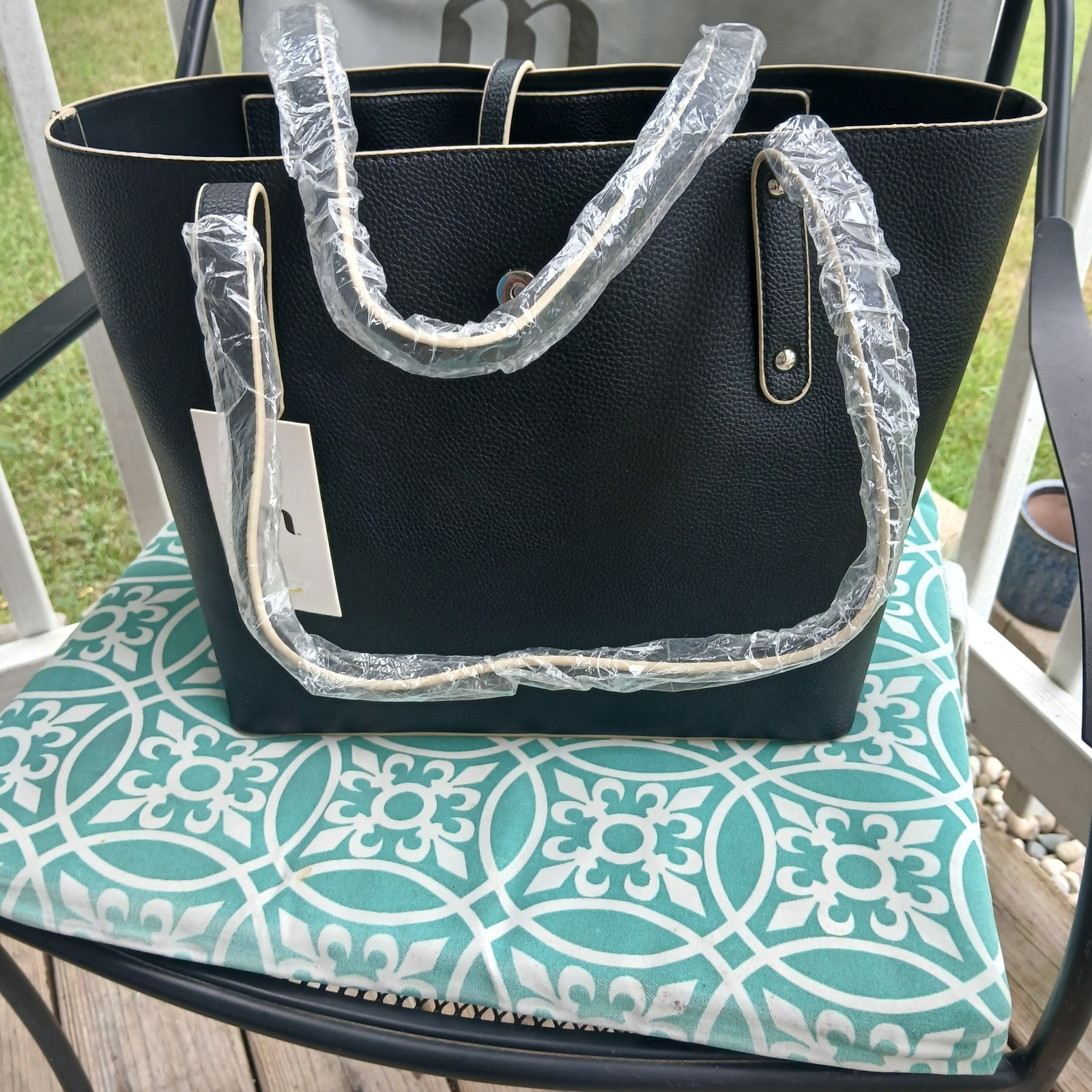 TOTE BAG JESSICA MOORE  LUXE HANDBAG BLACK NEW With TAGS! One Year Warranty!