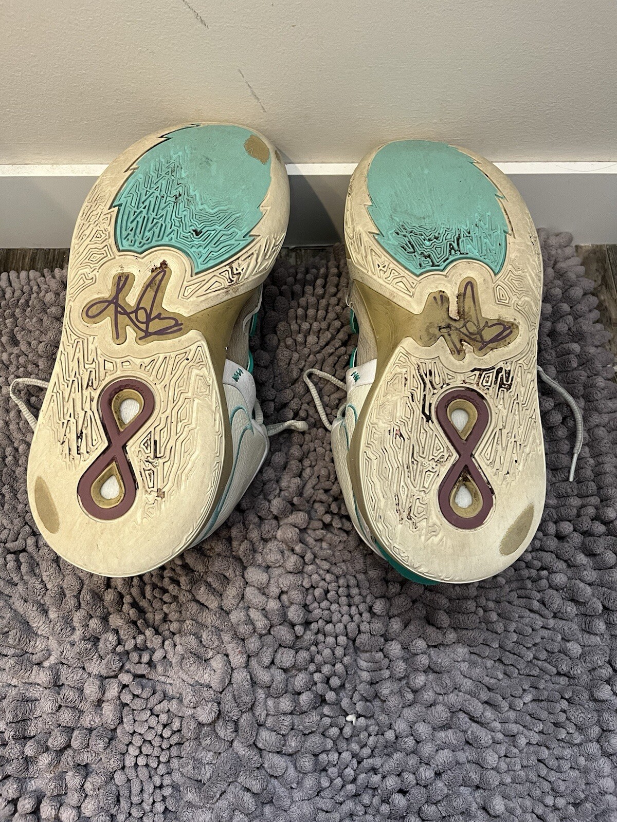Size 10 – Nike Sue Bird x Kyrie Infinity Golden Tribute