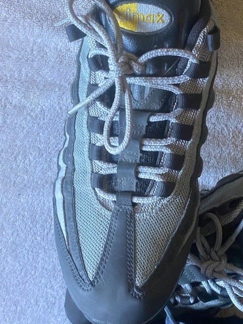 NIKE AIR MAX 95 SE “REFLECTIVE AMARILLO” SAFARI OFF NOIR SIZE 10.5 US