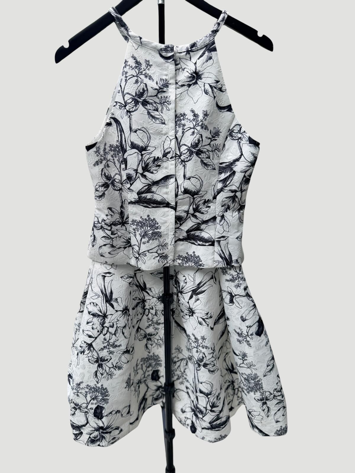 NWT White House Black Market Black and White Floral Halter 2 piece set Size 4