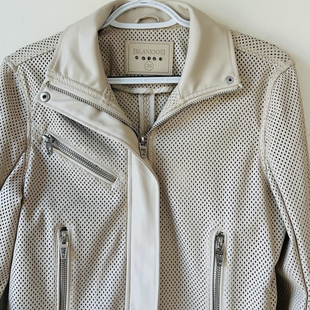 Blank NYC Imelda Cream Perforated Vegan Leather Moto Zip Jacket Womens Sz XS