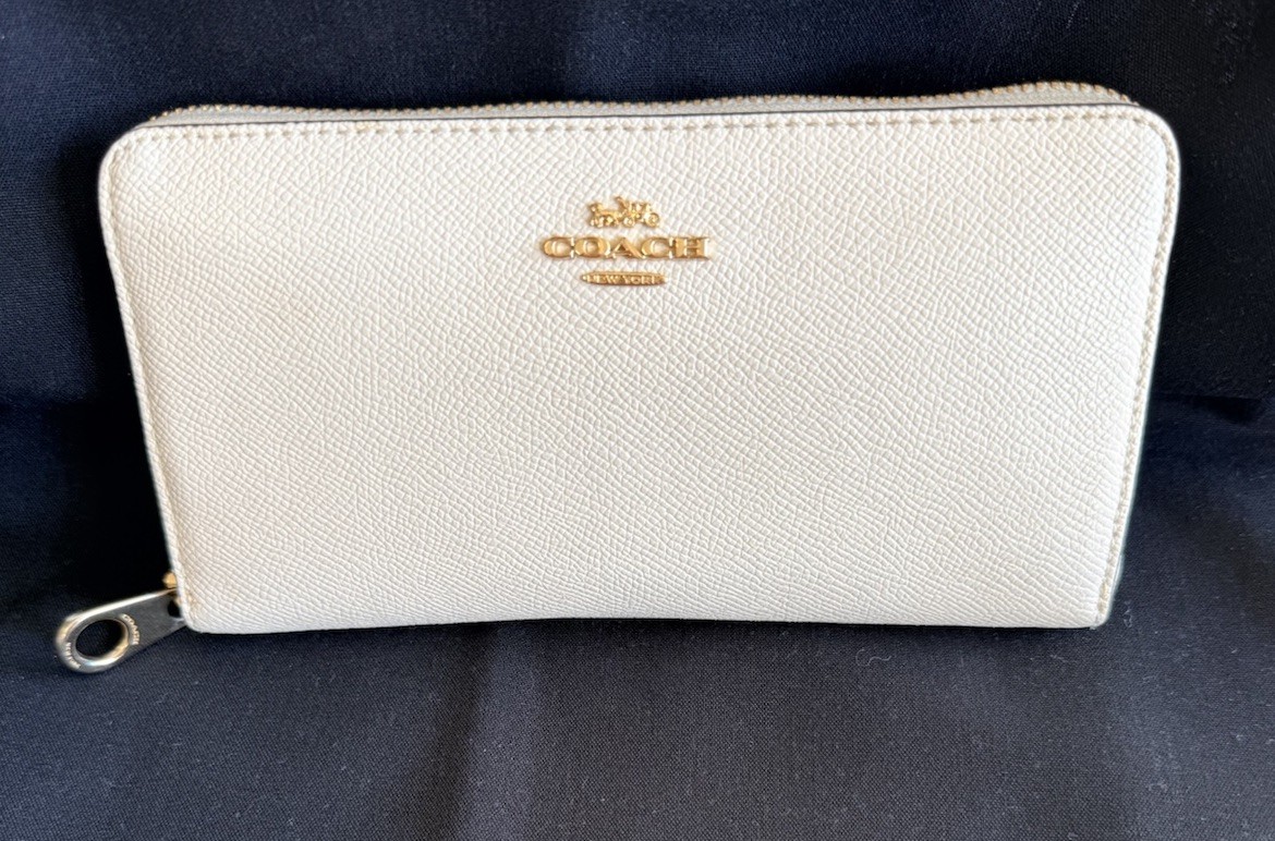 Coach Women’s Crossgrain Cream Leather Accordion Zip Wallet