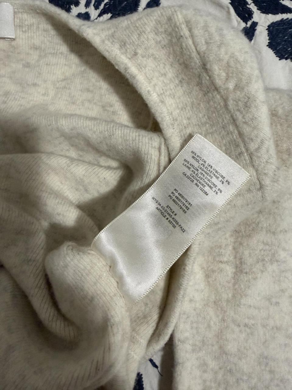 Aritzia Wilfred sweater top cropped In heather Birch Size Small
