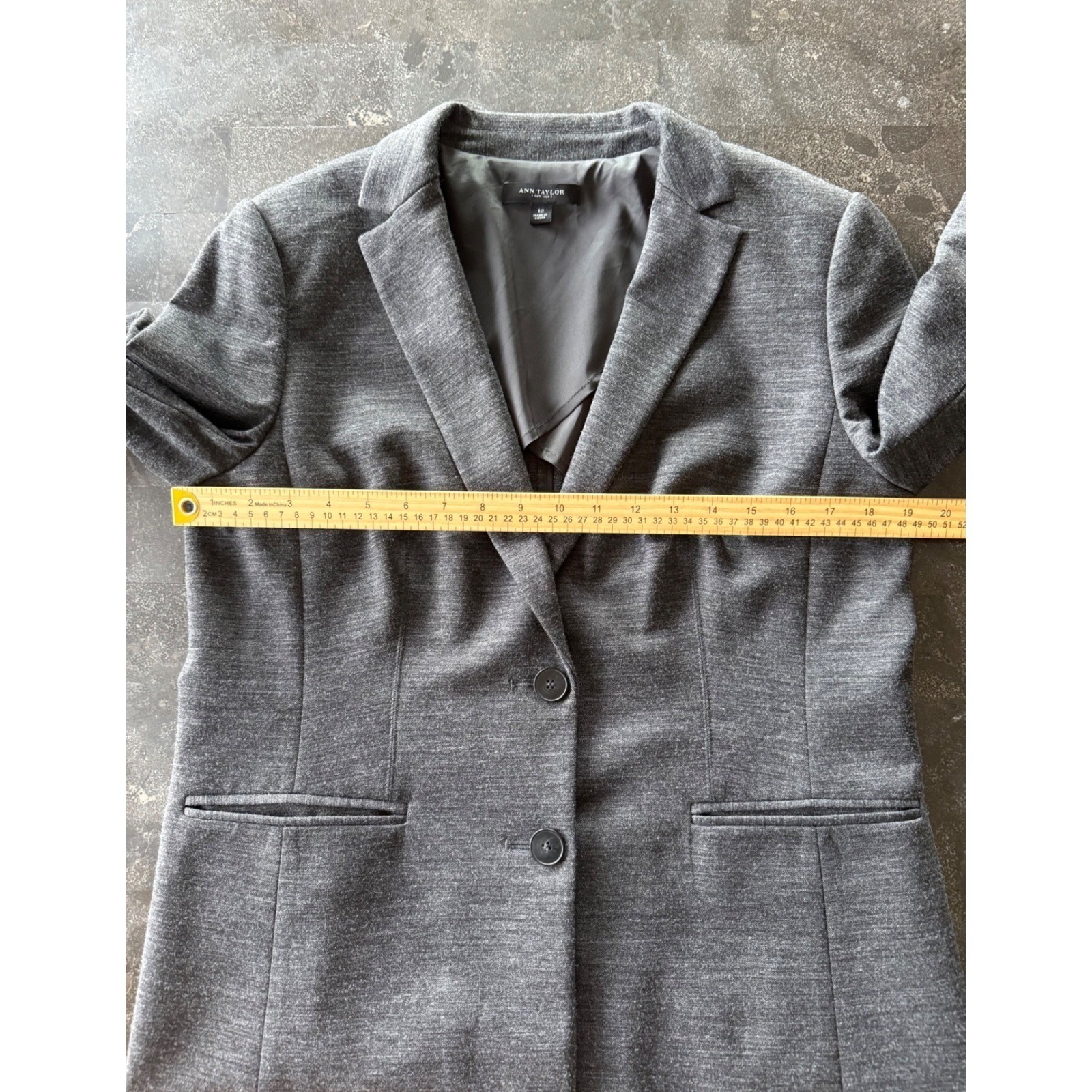 Ann Taylor Size 12 Gray Virgin Wool Blend Blazer Modern Classic Business Career