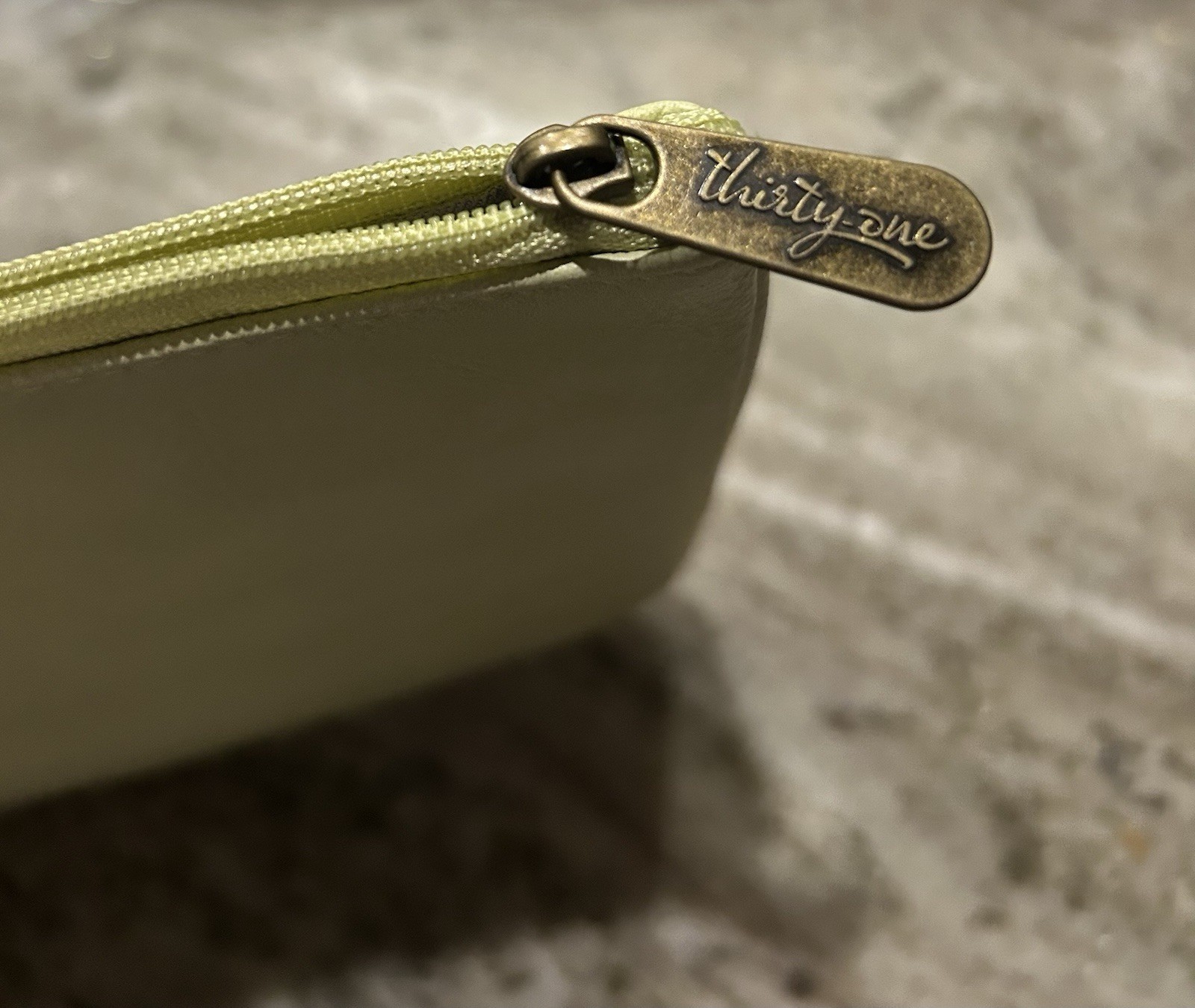 Thirty One Mini Rubie Clutch Bag. NIB Lemongrass Distressed Pebble. Green 10×7”