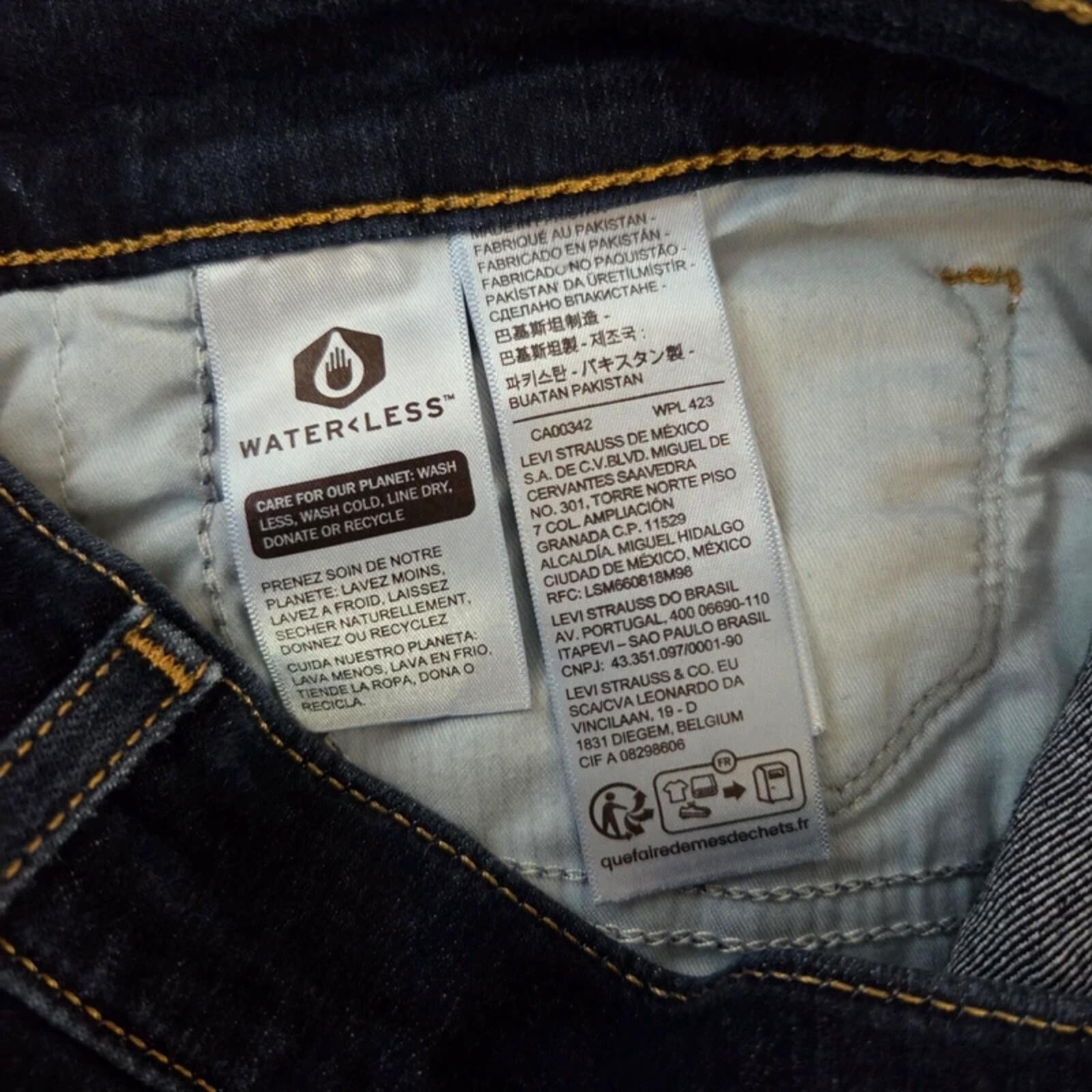 Levi’s 315 Shaping Bootcut Jeans W26 L30 Dark Wash Stretch Denim