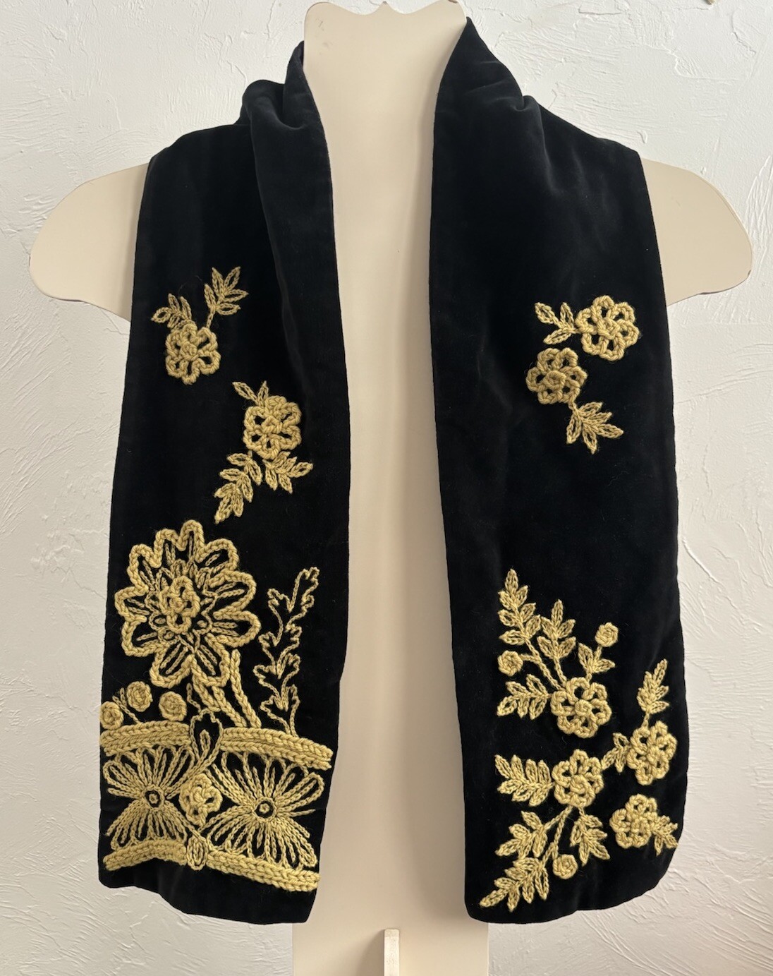 Megan Park England Black Velvet Crocheted Floral Scarf 60″x 6.25″ Made In India!