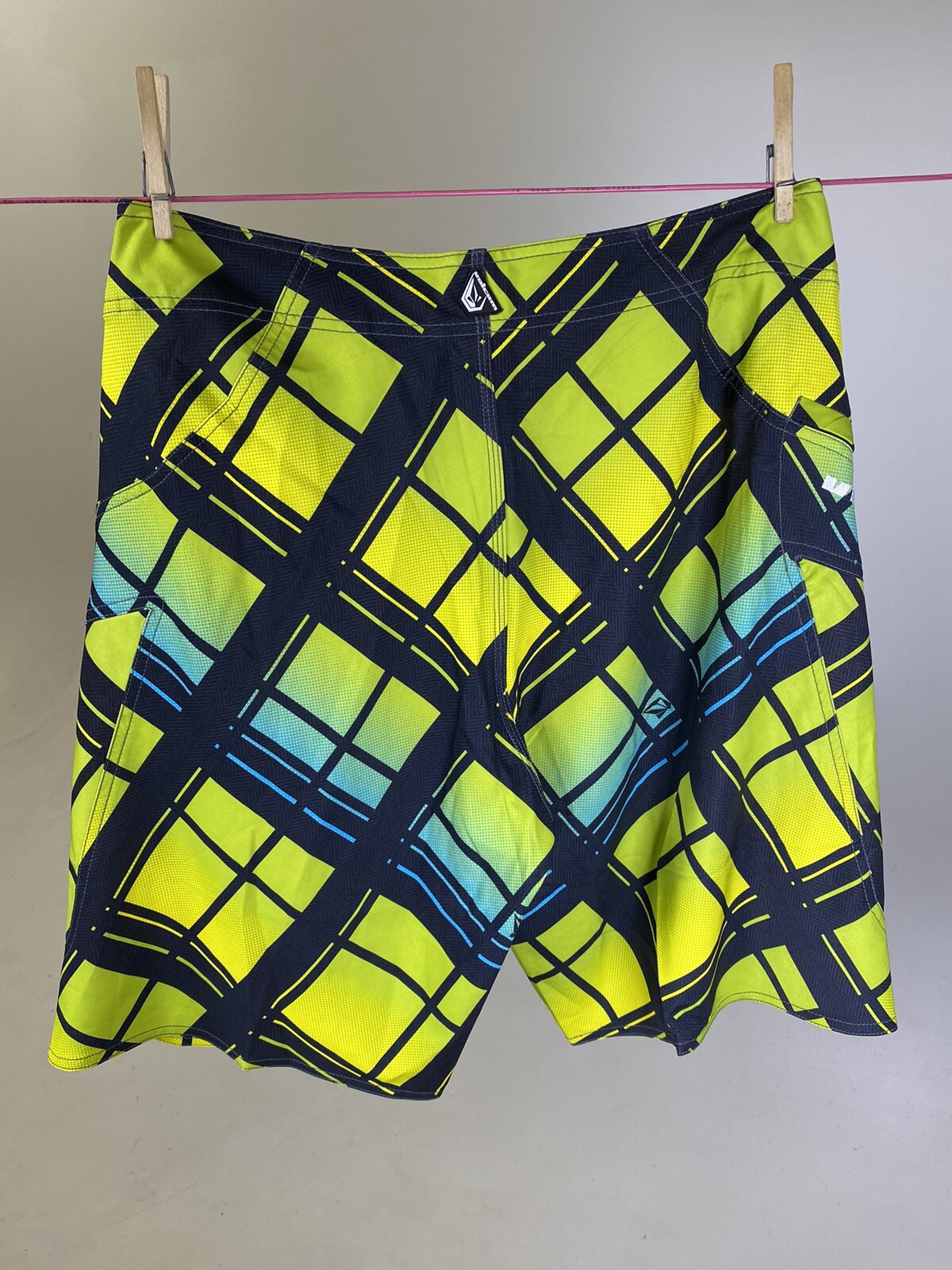 Volcom Men’s Armstrong Print Board Shorts Size 28, 30, 32, 34 Available – NEW