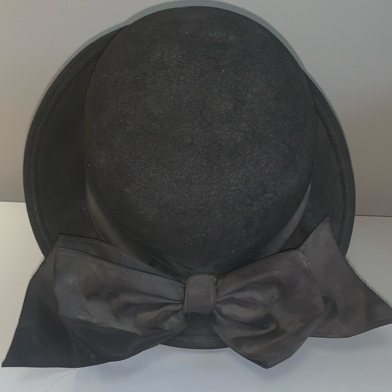 Bollman Importina Black Wool Felt Cloche Hat Bow Accent Size M Womens