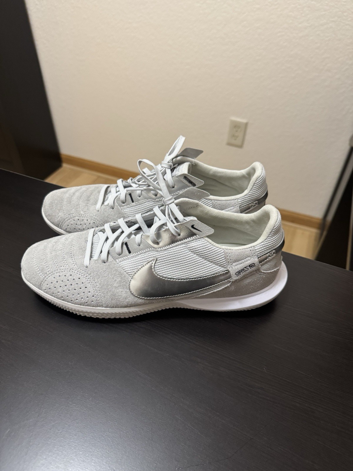 Size 9 – Nike Street Gato