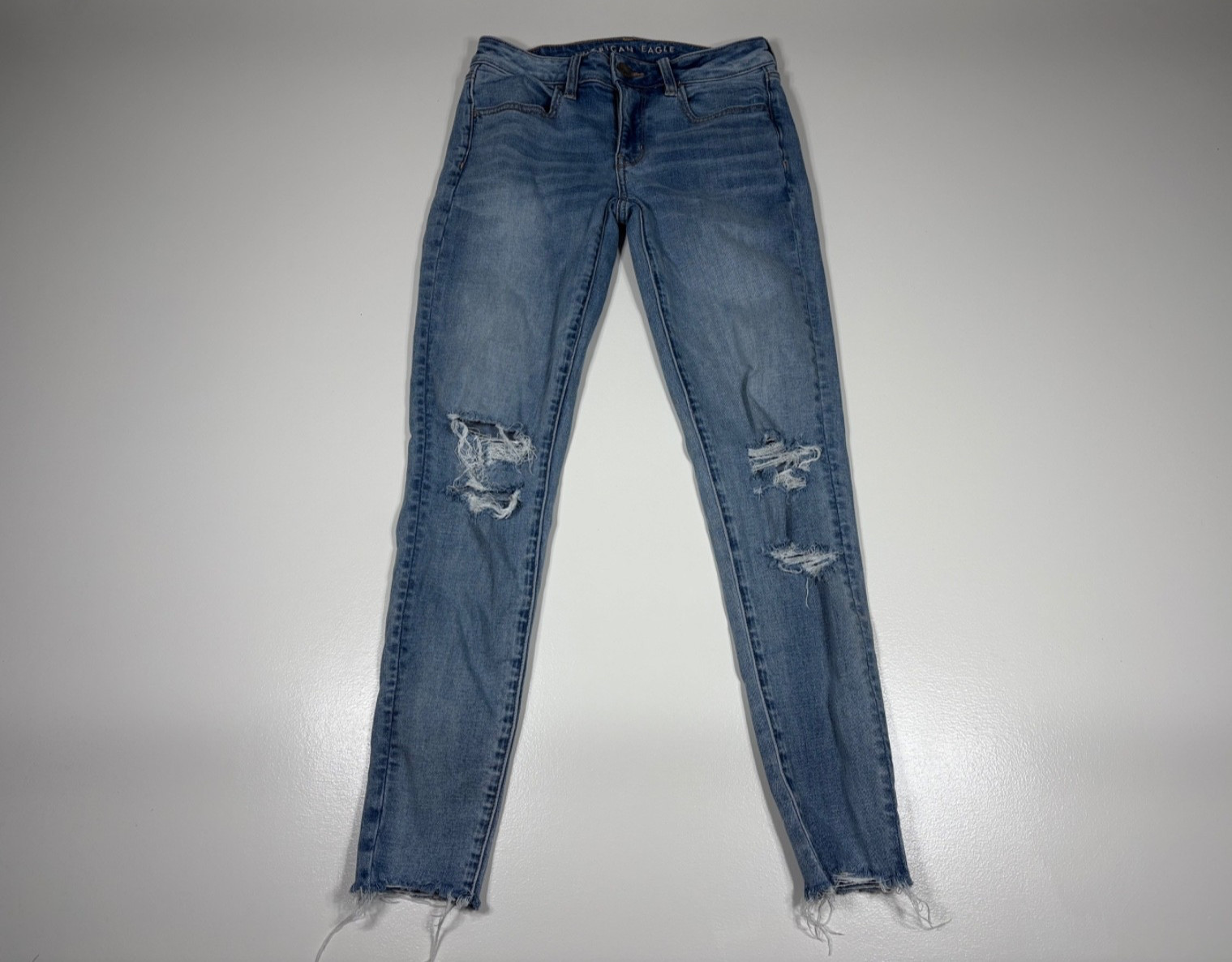 American Eagle jegging women 2 distressed skinny light wash frayed hem Tight