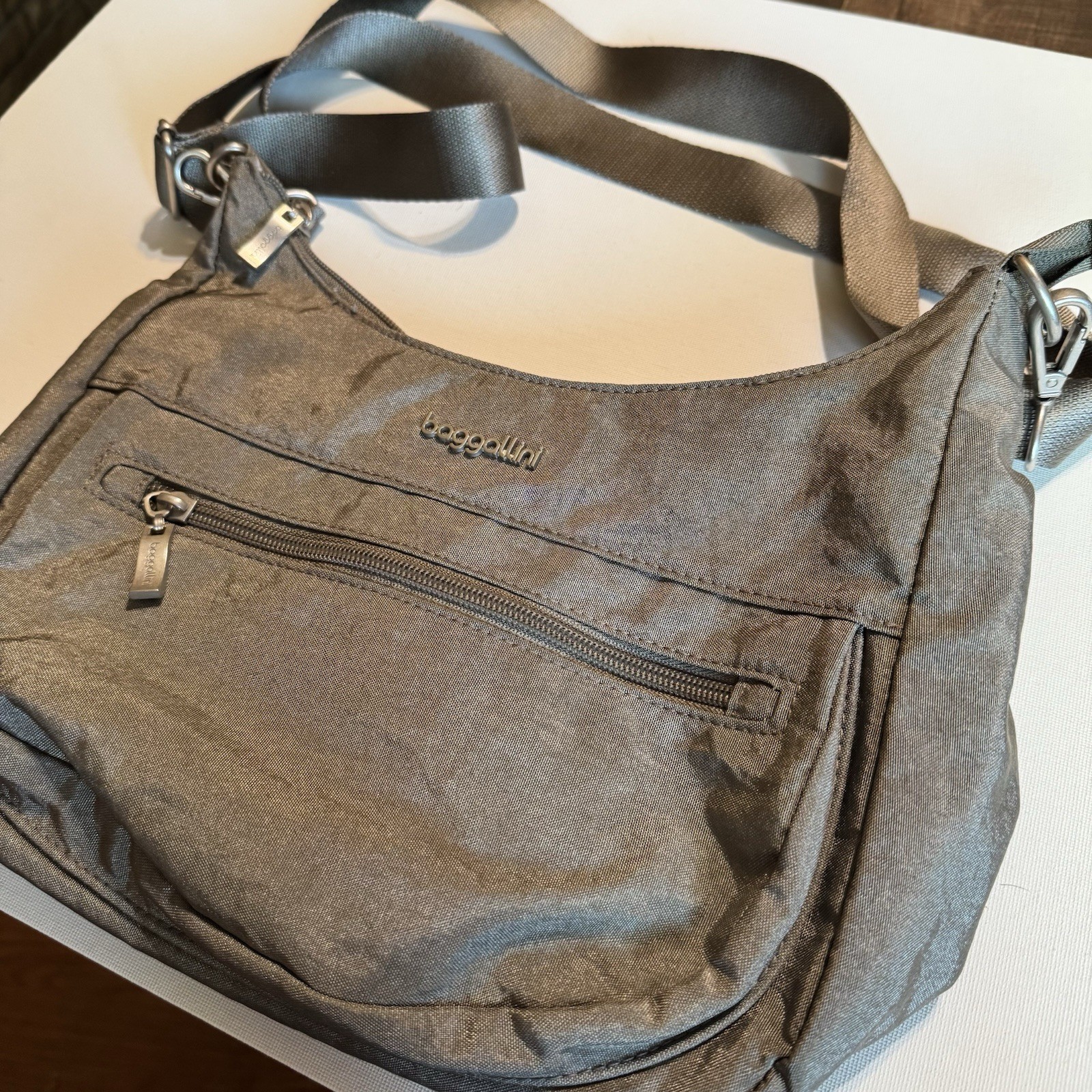 Baggallini Modern Pocket Half Moon Bag Crossbody Adjustable Strap Travel Nylon