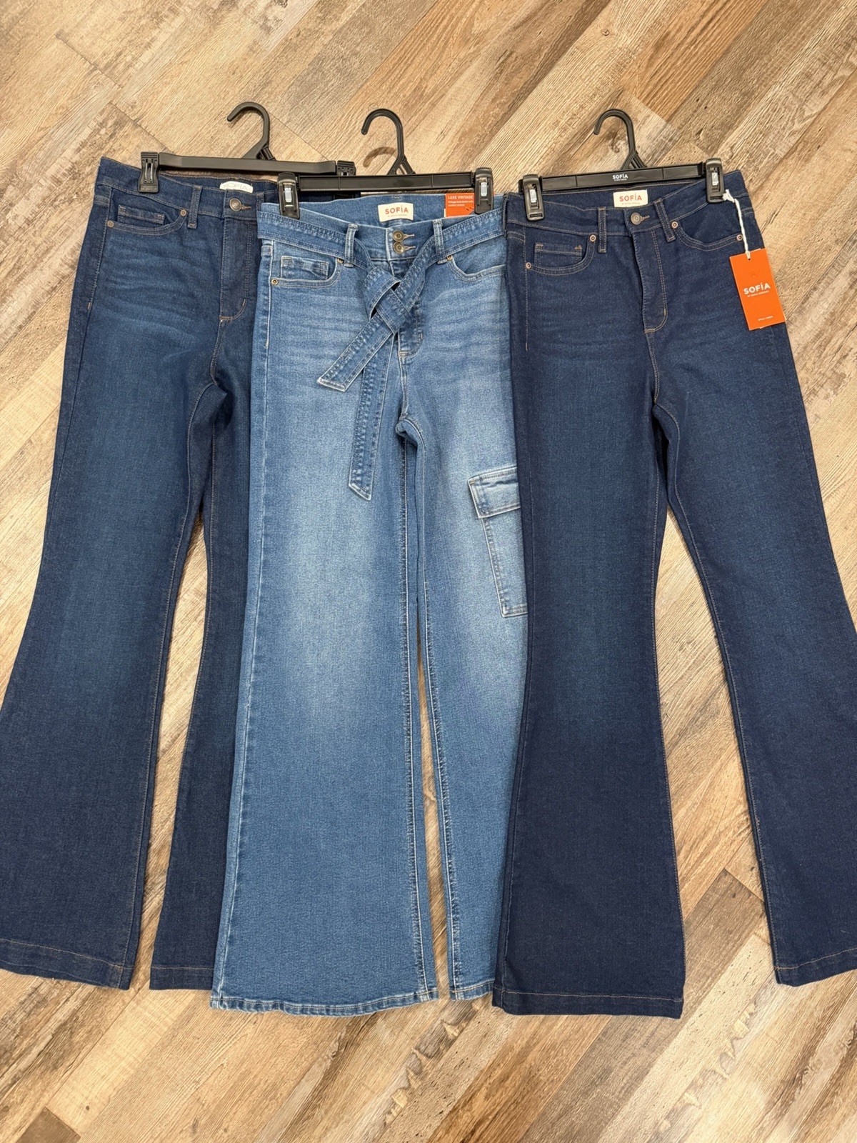 (3) Sophia Vergara Jeans Size 4