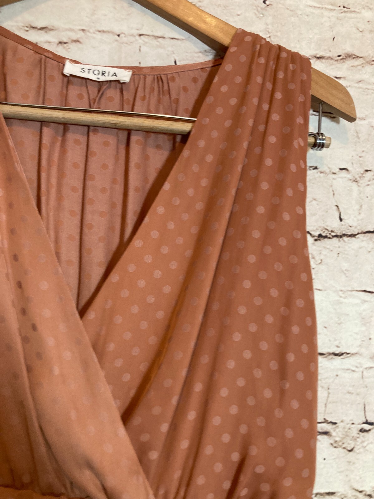 Storia Dress Womens Medium Salmon Pink Ruffle Ruched V Neck Polka Dot Flowy Zip