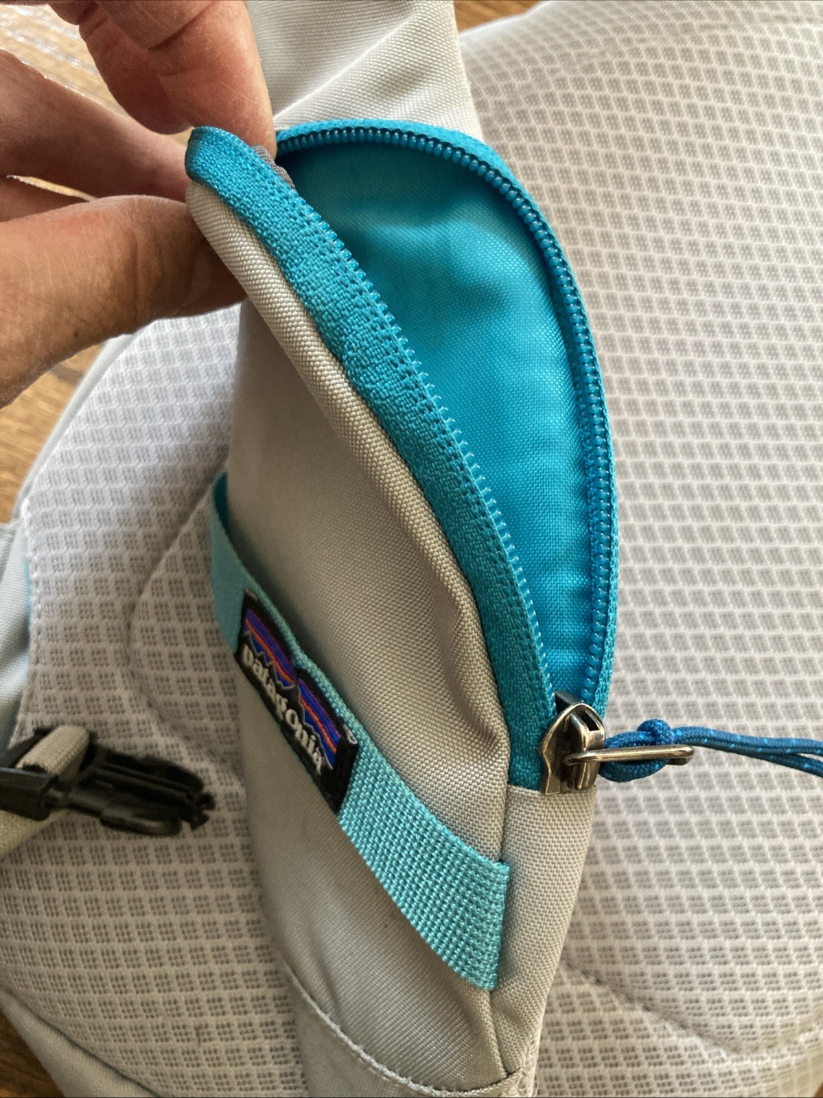 Patagonia Atom 8L Sling Backpack Tan Cream Teal Crossbody Hiking Travel Bag