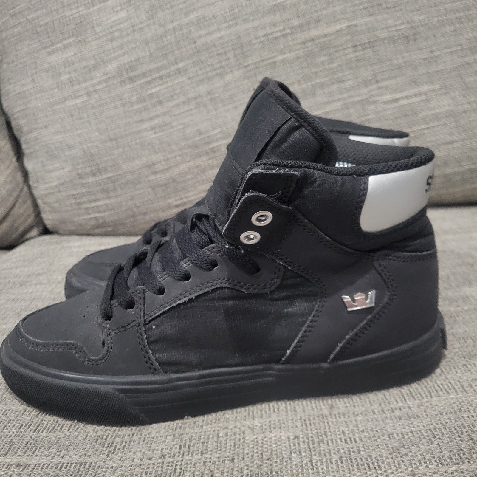Supra Vaider High Top Shoes Men 7 Black Sole Skate Sneakers 08044-05-M