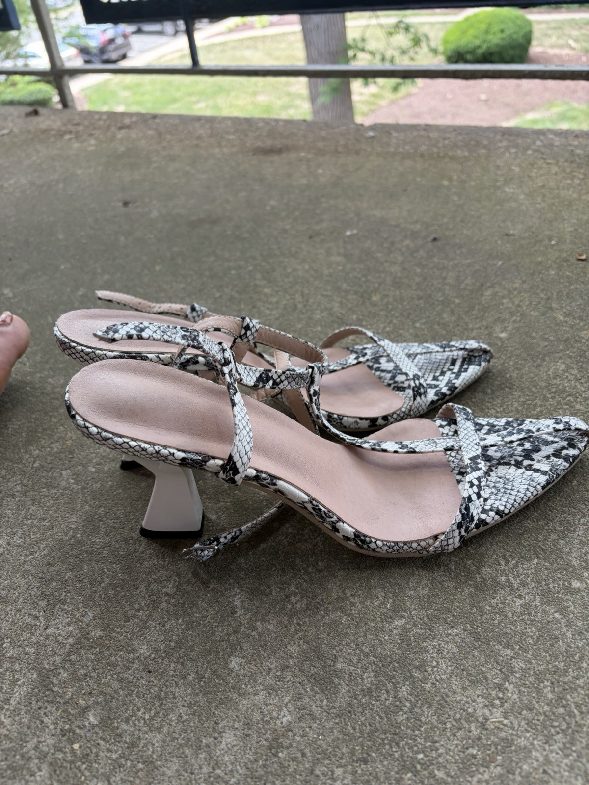 Women’s Black/White Snake Print Pointed Toe Slingback Ankle Strap Buckle 12.5