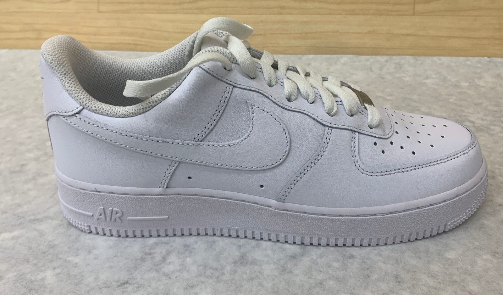 Nike Air Force 1 ’07 Low Top White Sneaker Men US10 / Women US11.5 *READ*
