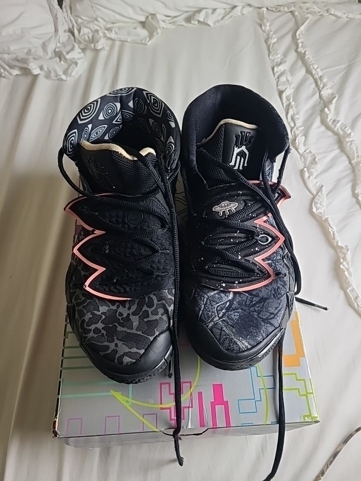 Kybrid S2 Nike Black-Atomic Pink Size 9