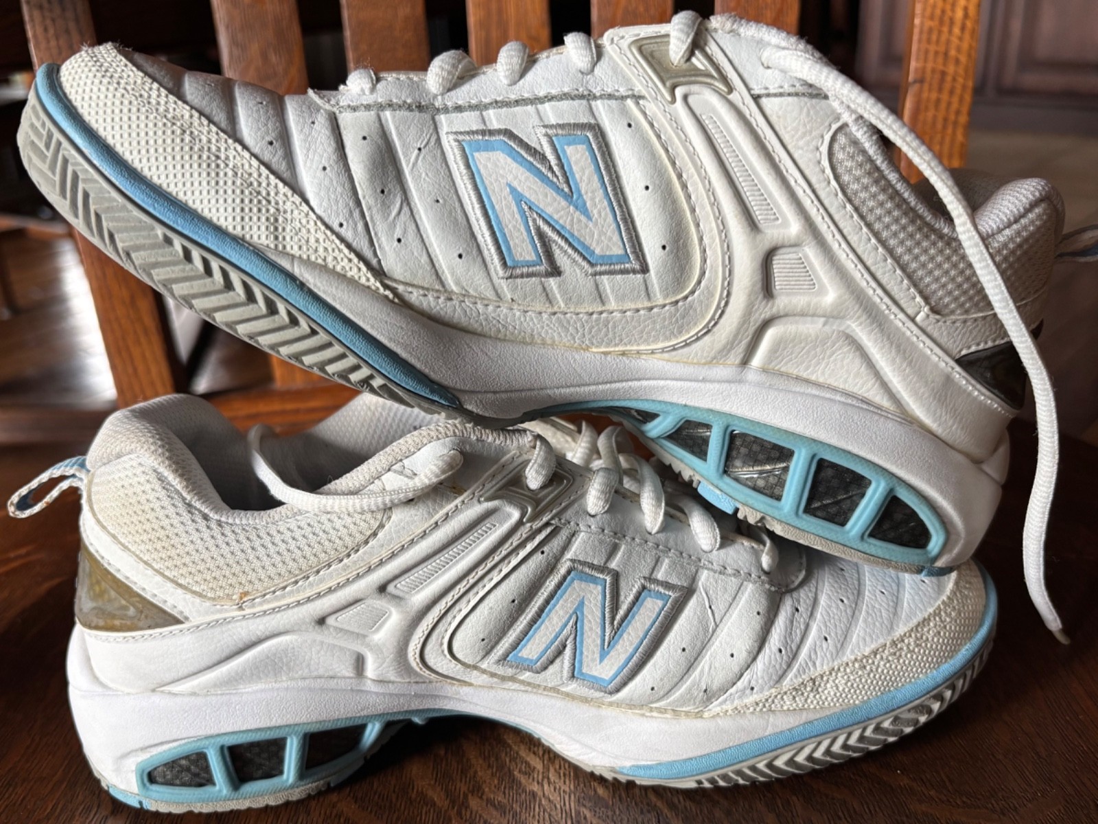 Womens White Tennis New Balance 804 Size 7 very good condition- free shipping