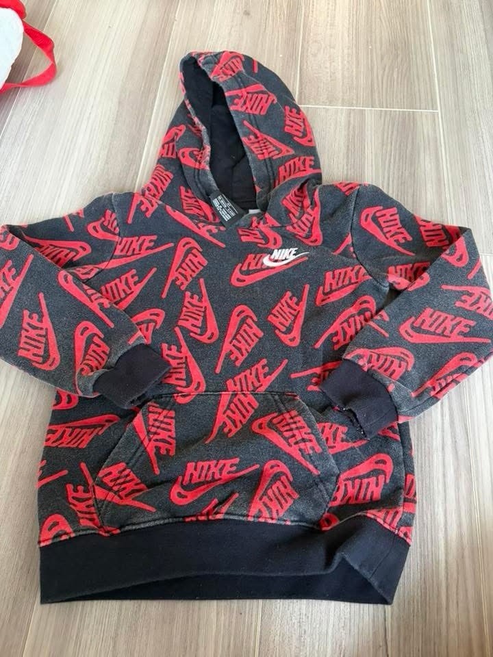 Nike Unisex Kids XS Black/Red Fleece Pullover Hoodie Logo Print Pockets