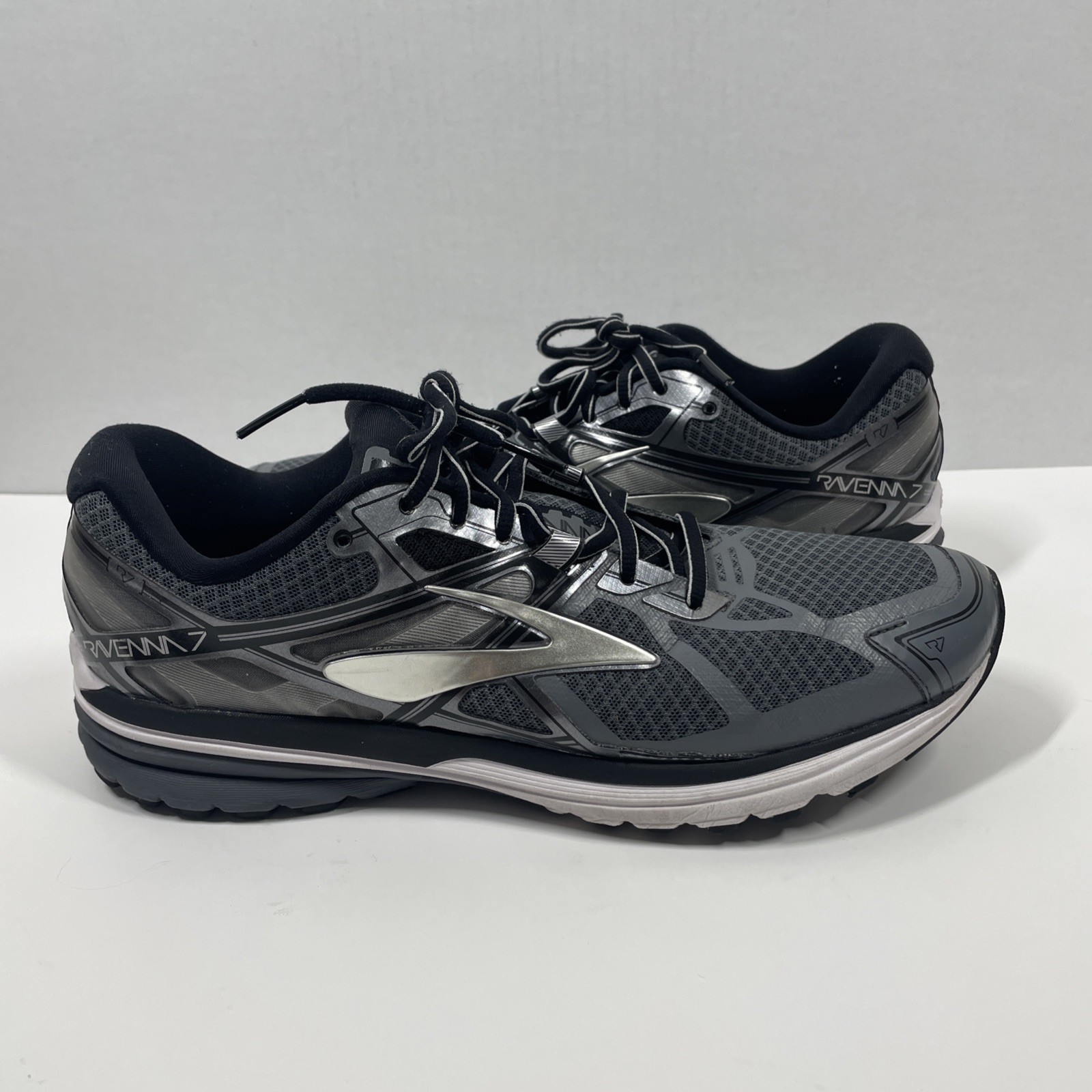 Brooks Ravenna 7 D running shoes men’s size US 11.5 black gray laced