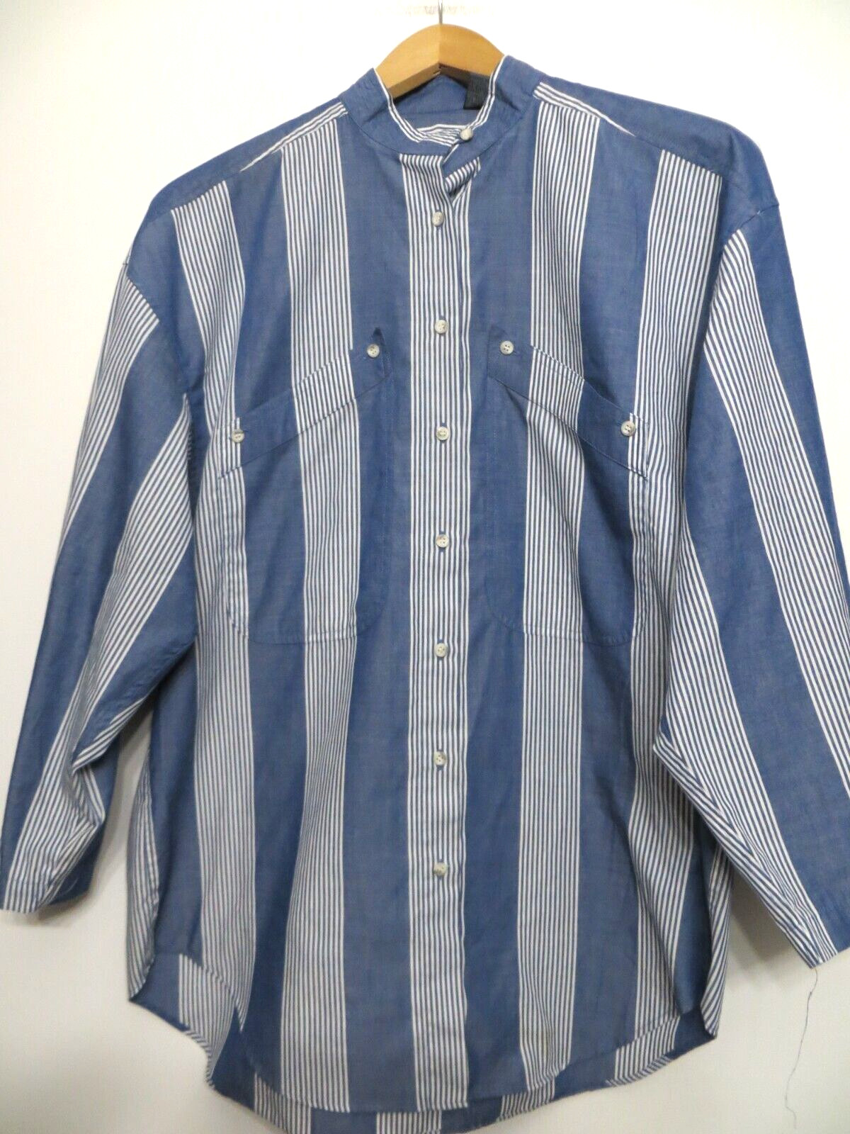 Shirt Womens Medium Blue White Striped Button Up OVERSIZED Relaxed Fit Pockets