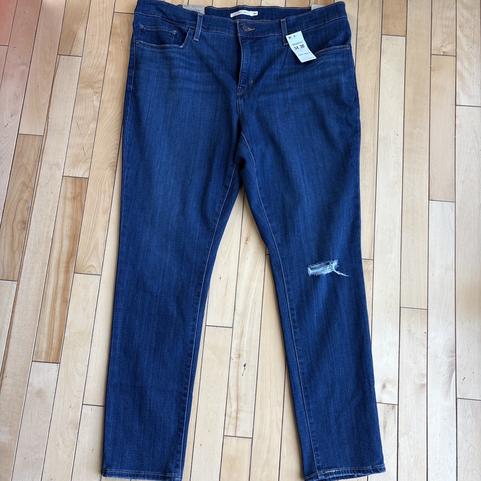 NWT Levi’s 311 Shaping Skinny Jeans Women’s Size 34Wx30L Dark Wash Distressed
