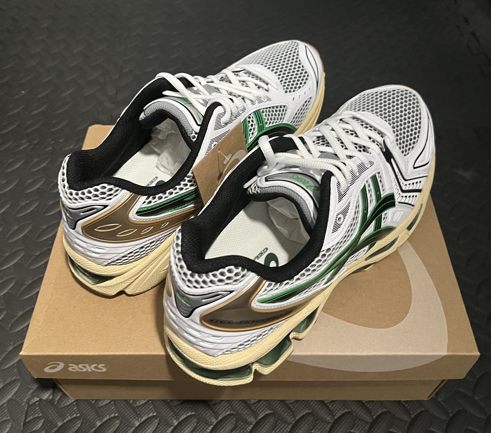 ASICS Gel-Kayano 14 size9.5 White/Hinoki Beige 1203A740-103 Mens New Never Used